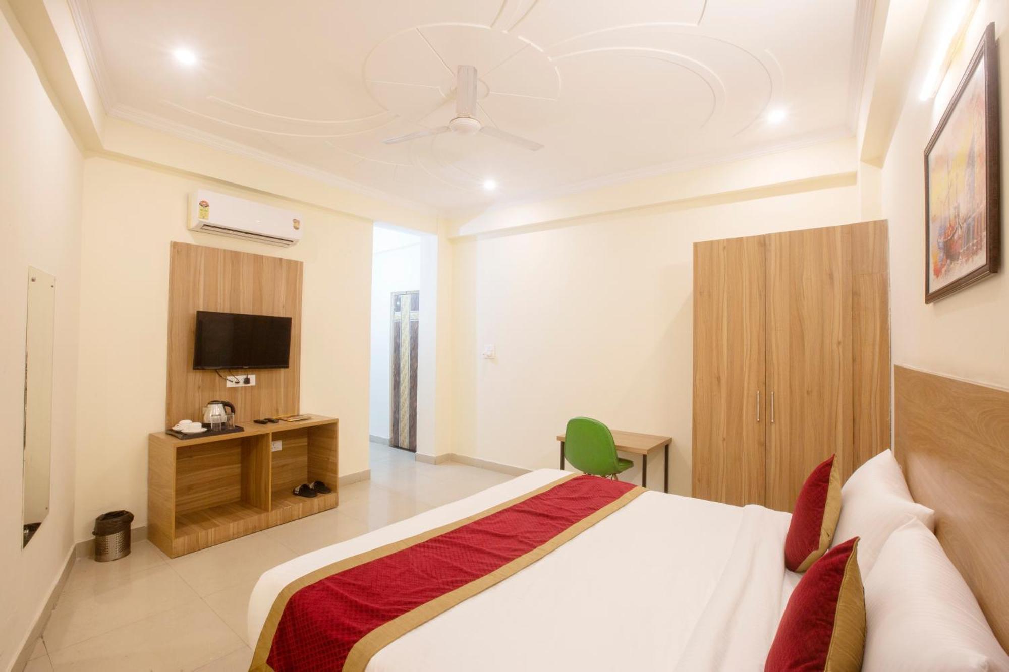 Hotel Lemon Suites & Banquet Noida Sector 62 Exterior photo